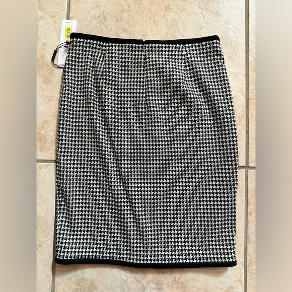 Calvin Klein Skirt! New with Tags! - Picture 5 of 5